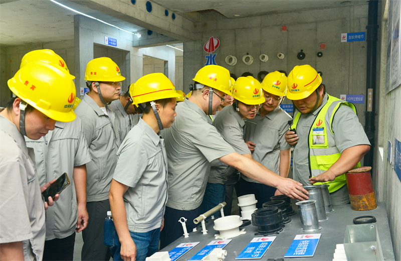 为进一步推进优质客户高效履约，提升交付品质、达成客户满意，2025年6月25日，beat·365建设集团在上海组织召开2025年越秀地产、华润置业客户履约推进会。